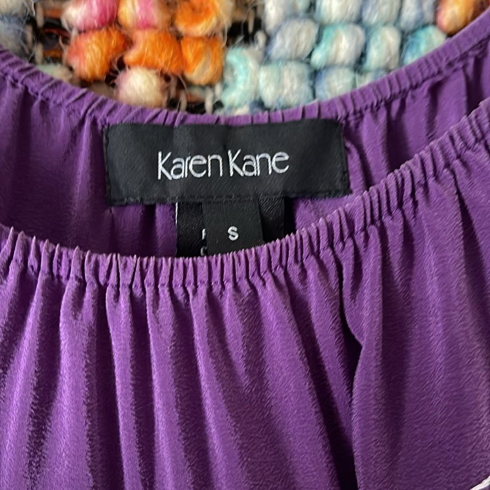 Karen Kane beautiful silk embroidered top. No stains. Barley worn - Picture 4 of 6